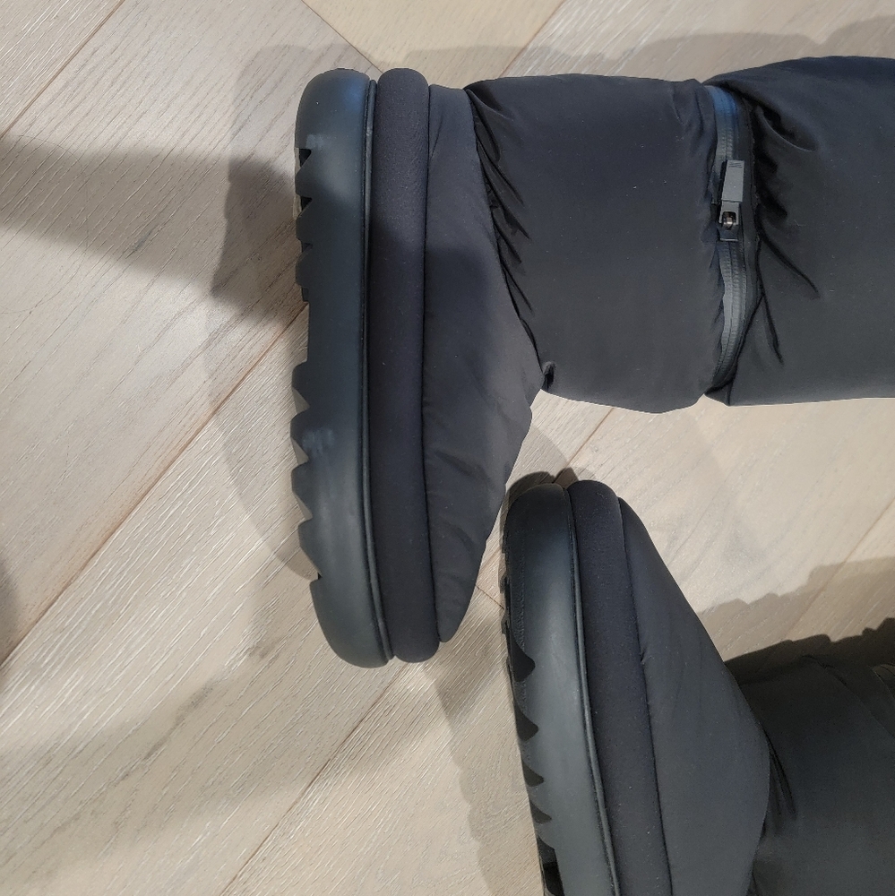 New Ugg Maxi Ultra Tall Boots, Size 6 - Picture 9 of 11